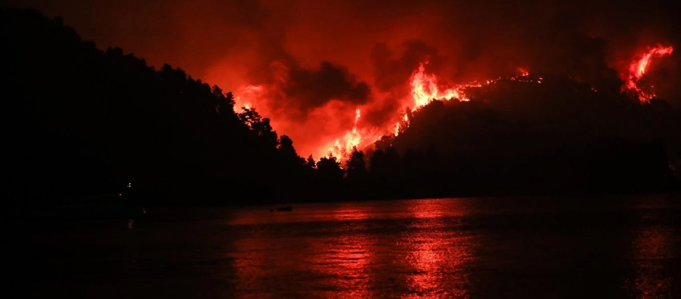 Φωτιά Εύβοια - Συγκλονίζει 19χρονος: «Καίγονται οι περιουσίες μας - Πως να ζήσουμε;» (βίντεο)